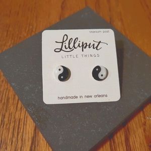 Lilliput ying yang studs